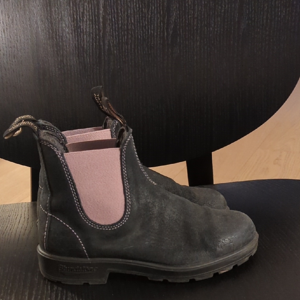 Blundstone Black Boots with Pink Elastic
